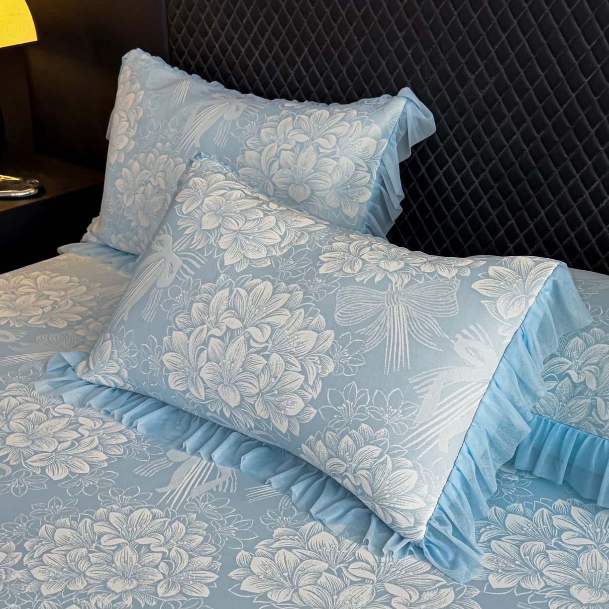 91家纺网 家纺一手货源 找家纺 家之硕 2026新款冰丝凉席枕套 百合捧花--天蓝