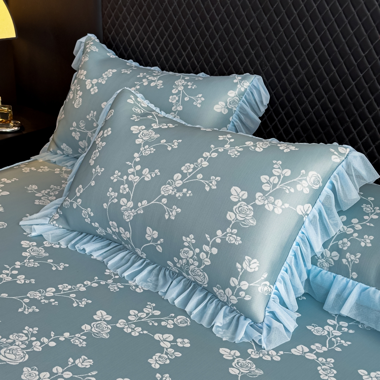 91家纺网 家纺一手货源 找家纺 家之硕 2026新款冰丝凉席枕套 蔷薇玫瑰--深蓝