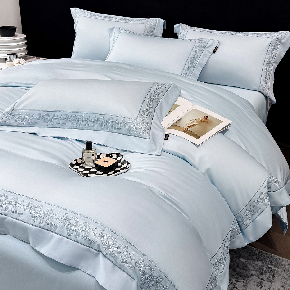 91家纺网 家纺一手货源 找家纺 欣宜家纺 2026新品全棉纯棉50x50s埃及贡缎长绒棉刺绣绣花四件套 赛娜-天空蓝