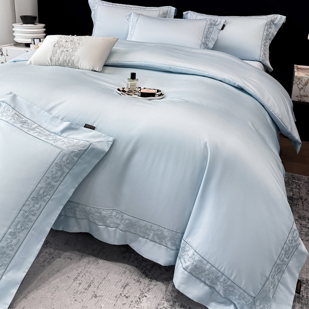 91家纺网 家纺一手货源 找家纺 欣宜家纺 2026新品全棉纯棉50x50s埃及贡缎长绒棉刺绣绣花四件套 赛娜-天空蓝