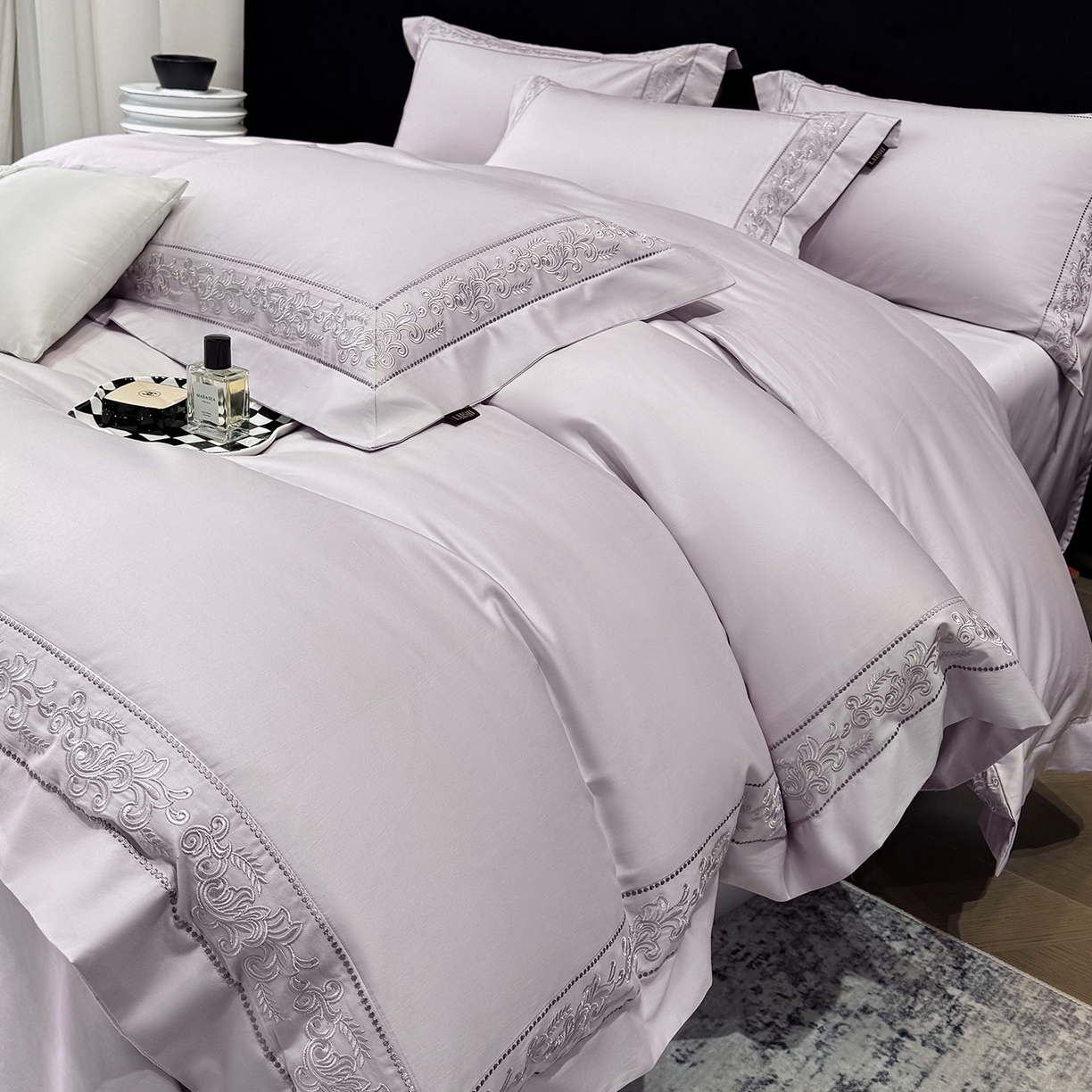 91家纺网 家纺一手货源 找家纺 欣宜家纺 2026新品全棉纯棉50x50s埃及贡缎长绒棉刺绣绣花四件套 赛娜-香芋紫