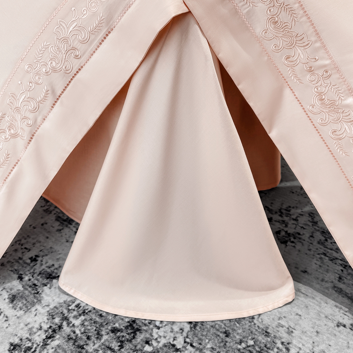 91家纺网 家纺一手货源 找家纺 欣宜家纺 2026新品全棉纯棉50x50s埃及贡缎长绒棉刺绣绣花四件套 赛娜-轻奢粉