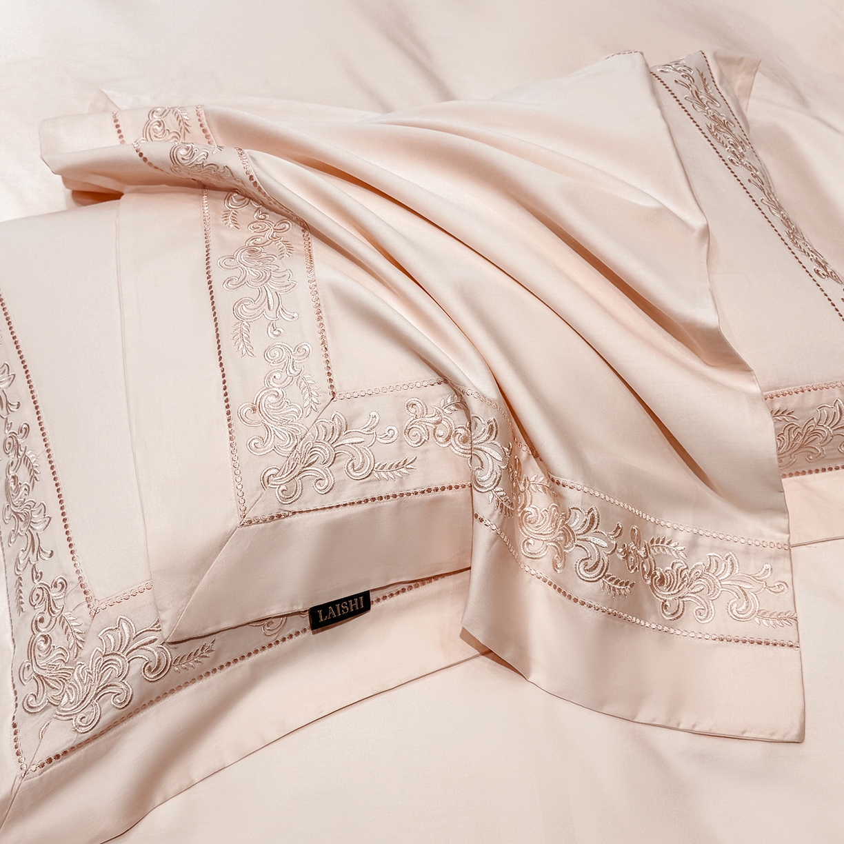 91家纺网 家纺一手货源 找家纺 欣宜家纺 2026新品全棉纯棉50x50s埃及贡缎长绒棉刺绣绣花四件套 赛娜-轻奢粉