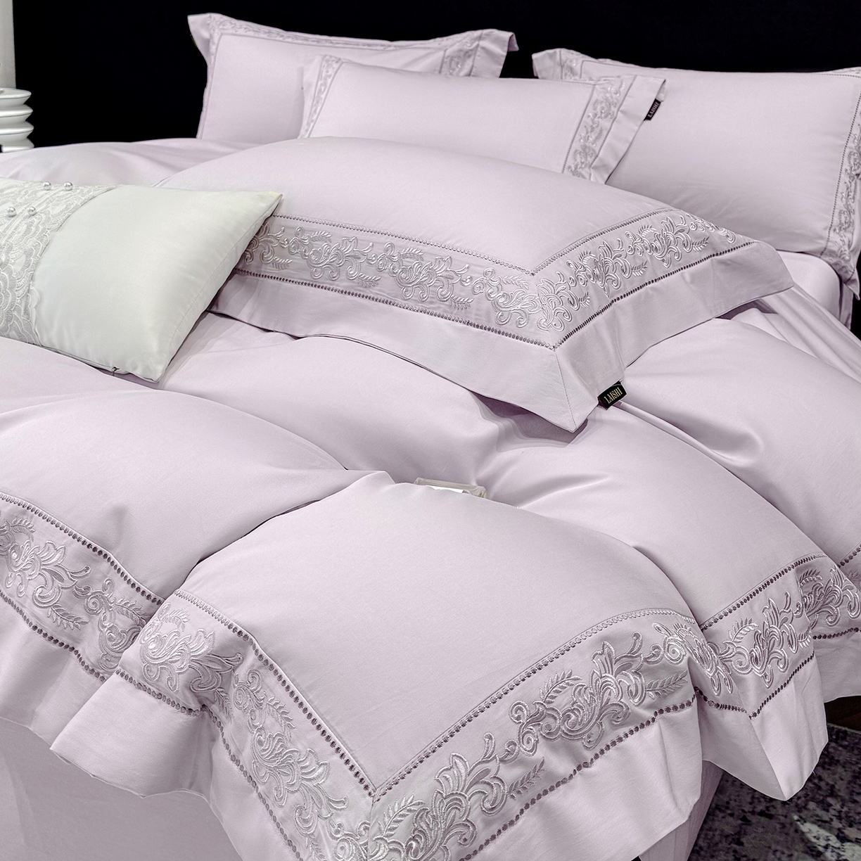 91家纺网 家纺一手货源 找家纺 欣宜家纺 2026新品全棉纯棉50x50s埃及贡缎长绒棉刺绣绣花四件套 赛娜-香芋紫