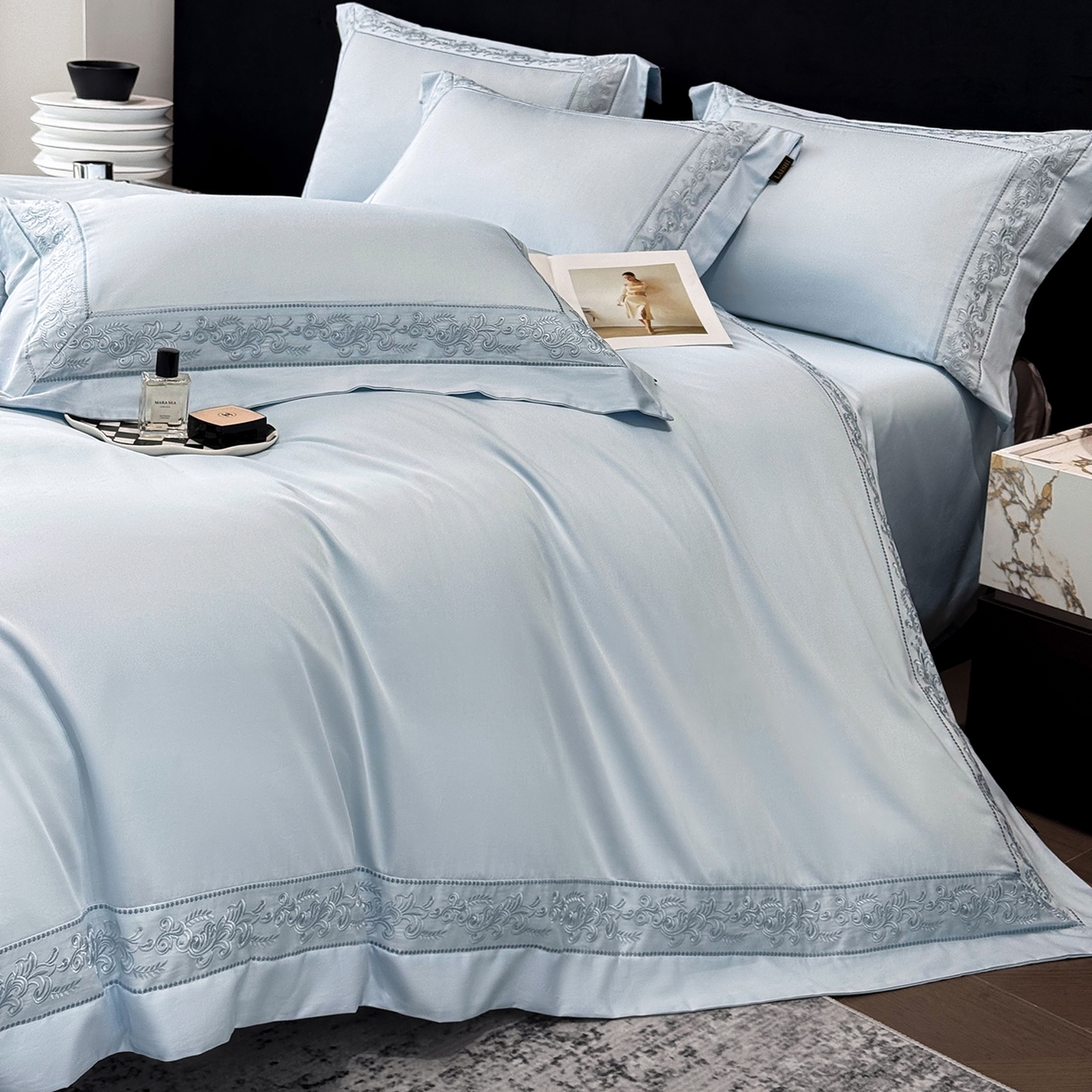 91家纺网 家纺一手货源 找家纺 欣宜家纺 2026新品全棉纯棉50x50s埃及贡缎长绒棉刺绣绣花四件套 赛娜-天空蓝