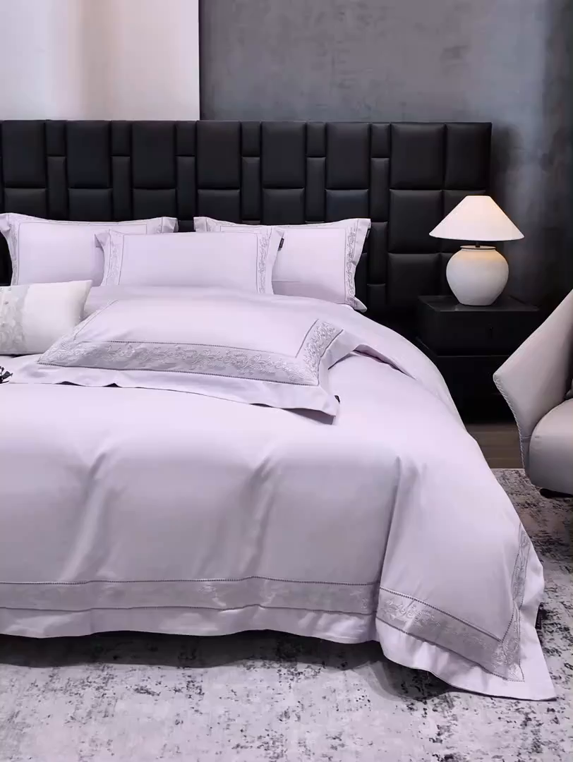 91家纺网 家纺一手货源 找家纺 欣宜家纺 2026新品全棉纯棉50x50s埃及贡缎长绒棉刺绣绣花四件套 赛娜-香芋紫