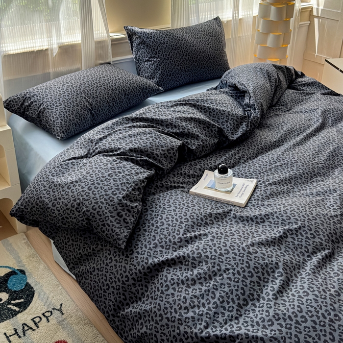 91家纺网 家纺一手货源 找家纺 感遇家纺 2026新款全棉数码印花简约系列四件套 墨黎