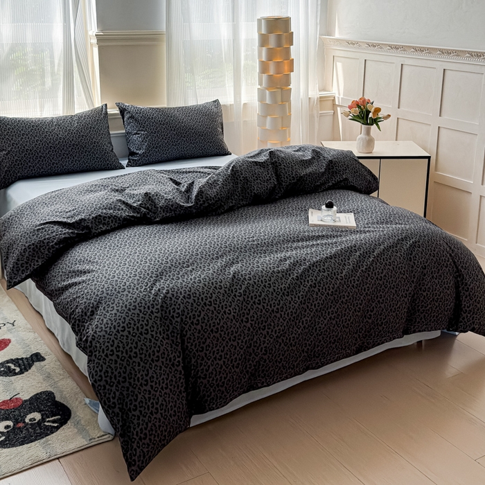 91家纺网 家纺一手货源 找家纺 感遇家纺 2026新款全棉数码印花简约系列四件套 墨黎