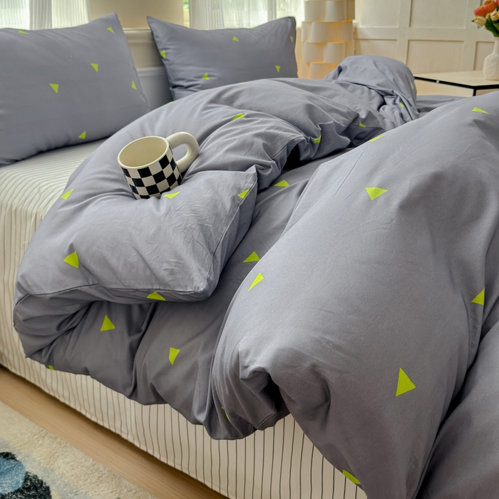 91家纺网 家纺一手货源 找家纺 感遇家纺 2026新款全棉数码印花简约系列四件套 思绪