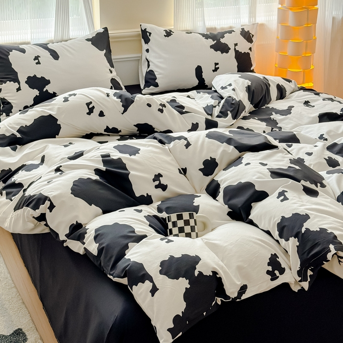 91家纺网 家纺一手货源 找家纺 感遇家纺 2026新款全棉数码印花简约系列四件套 奶牛