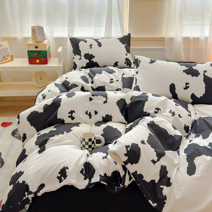 91家纺网 家纺一手货源 找家纺 感遇家纺 2026新款全棉数码印花简约系列四件套 奶牛