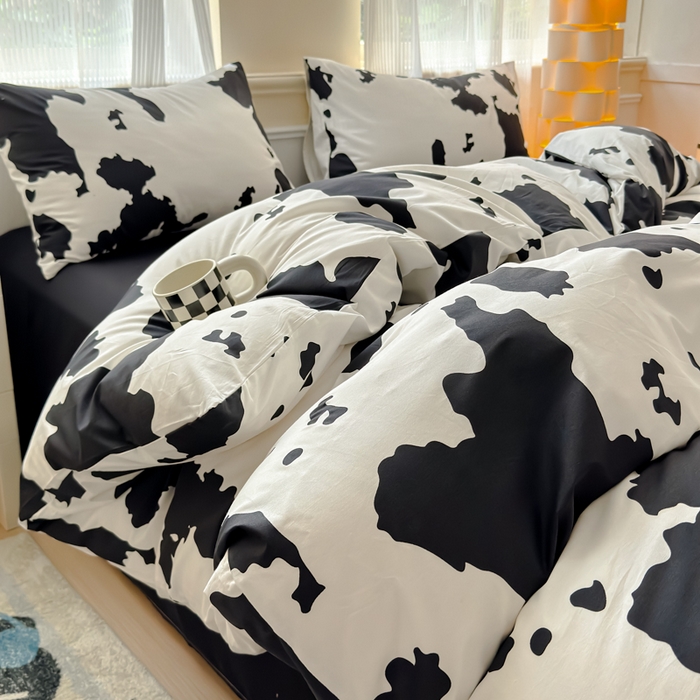 91家纺网 家纺一手货源 找家纺 感遇家纺 2026新款全棉数码印花简约系列四件套 奶牛