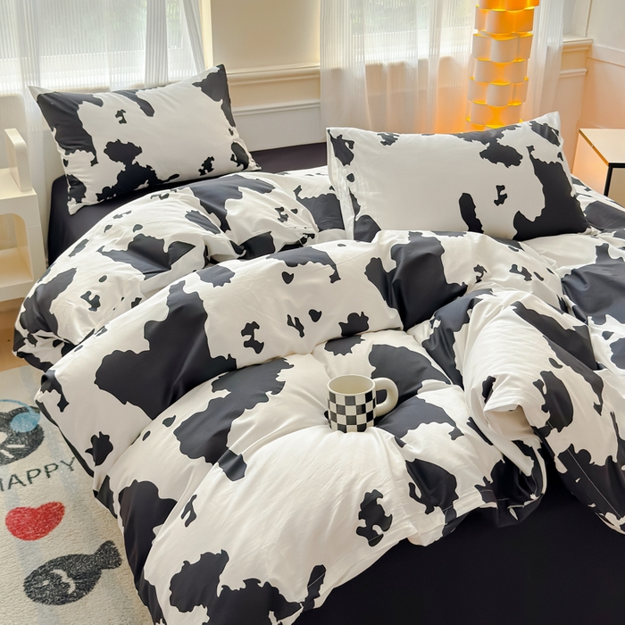 91家纺网 家纺一手货源 找家纺 感遇家纺 2026新款全棉数码印花简约系列四件套 奶牛