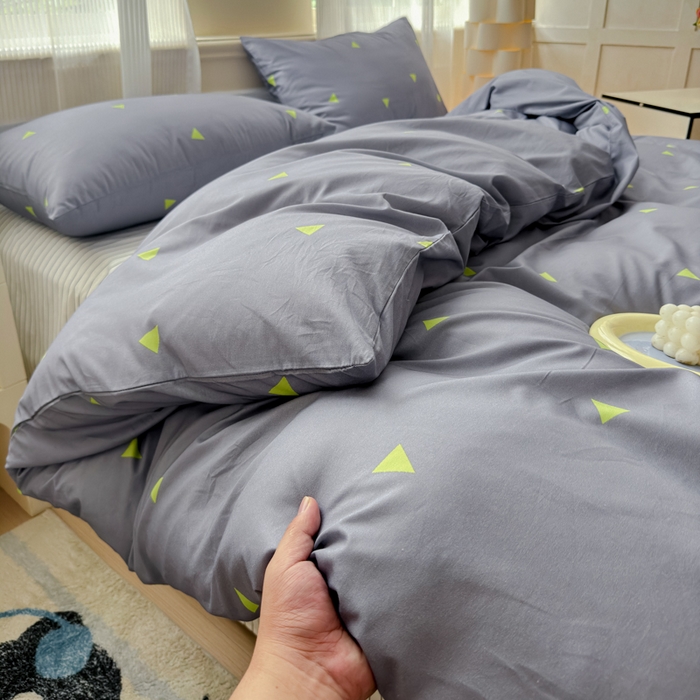 91家纺网 家纺一手货源 找家纺 感遇家纺 2026新款全棉数码印花简约系列四件套 思绪