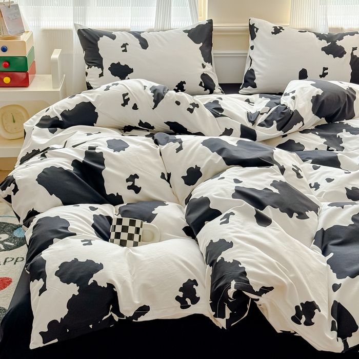 91家纺网 家纺一手货源 找家纺 感遇家纺 2026新款全棉数码印花简约系列四件套 奶牛