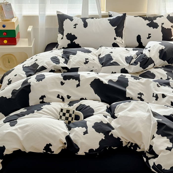 91家纺网 家纺一手货源 找家纺 感遇家纺 2026新款全棉数码印花简约系列四件套 奶牛