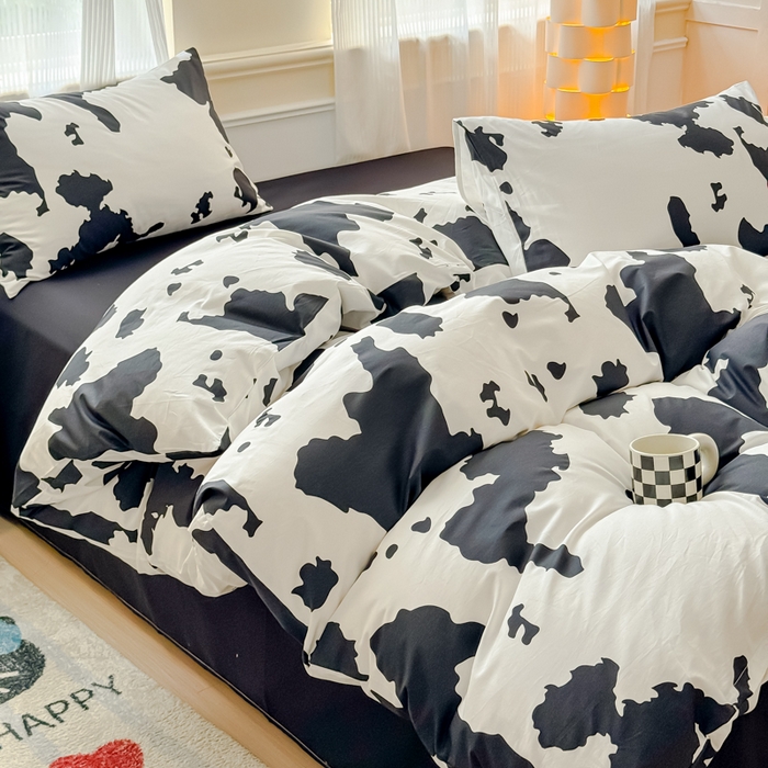 91家纺网 家纺一手货源 找家纺 感遇家纺 2026新款全棉数码印花简约系列四件套 奶牛