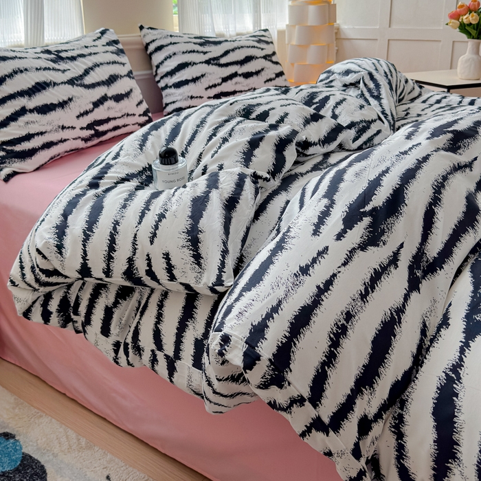 91家纺网 家纺一手货源 找家纺 感遇家纺 2026新款全棉数码印花简约系列四件套 熊猫白