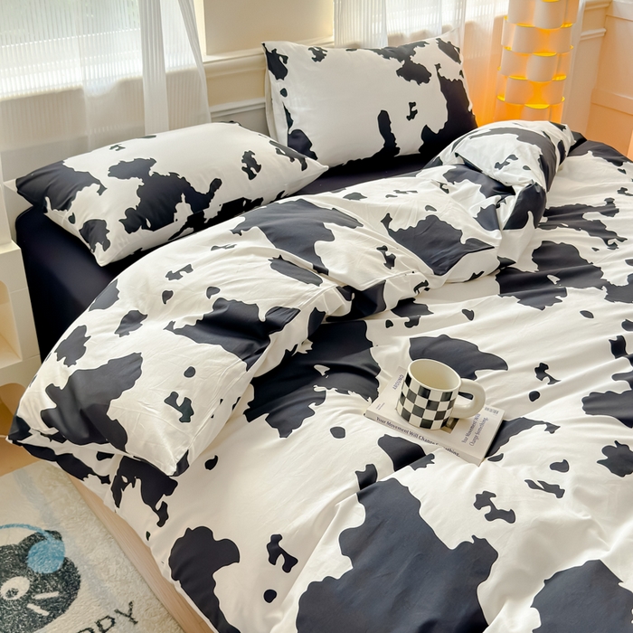 91家纺网 家纺一手货源 找家纺 感遇家纺 2026新款全棉数码印花简约系列四件套 奶牛