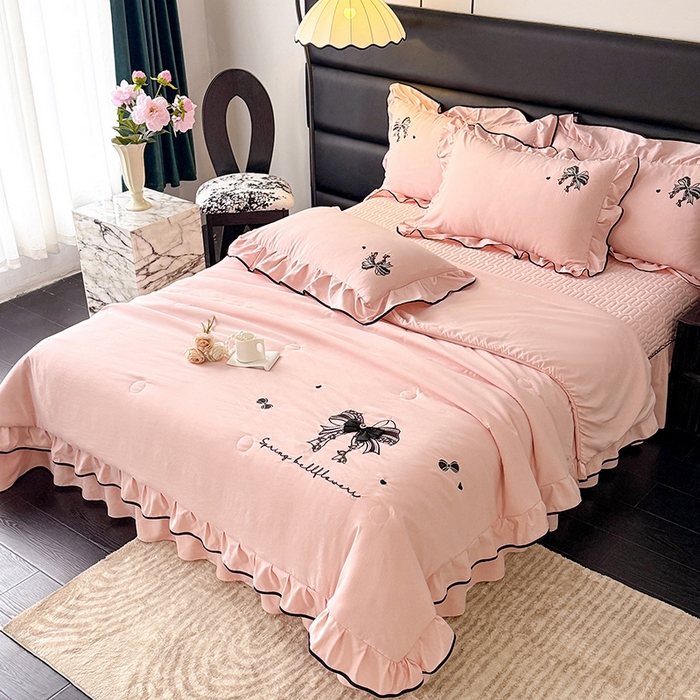 91家纺网 家纺一手货源 找家纺 优贝家纺 2026春夏新款多功能夏被床盖四件套刺绣 赫本-粉