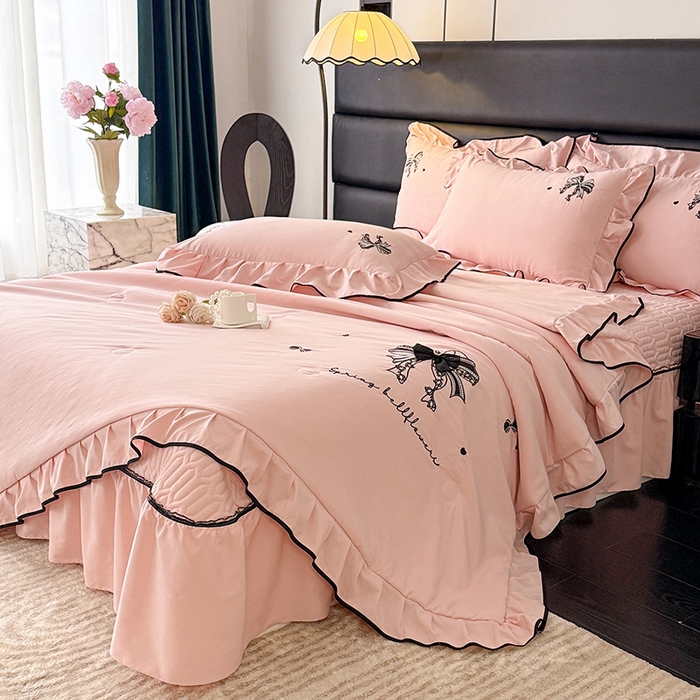 91家纺网 家纺一手货源 找家纺 优贝家纺 2026春夏新款多功能夏被床盖四件套刺绣 赫本-粉