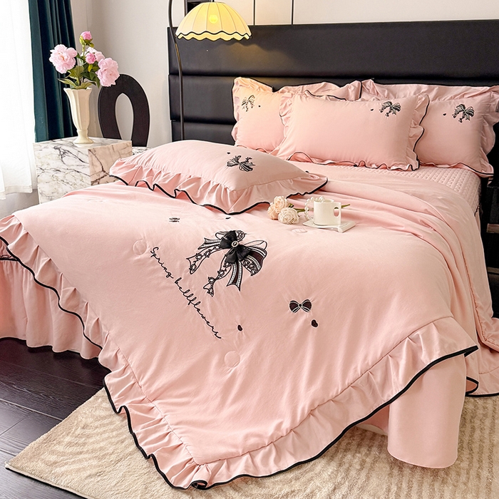91家纺网 家纺一手货源 找家纺 优贝家纺 2026春夏新款多功能夏被床盖四件套刺绣 赫本-粉