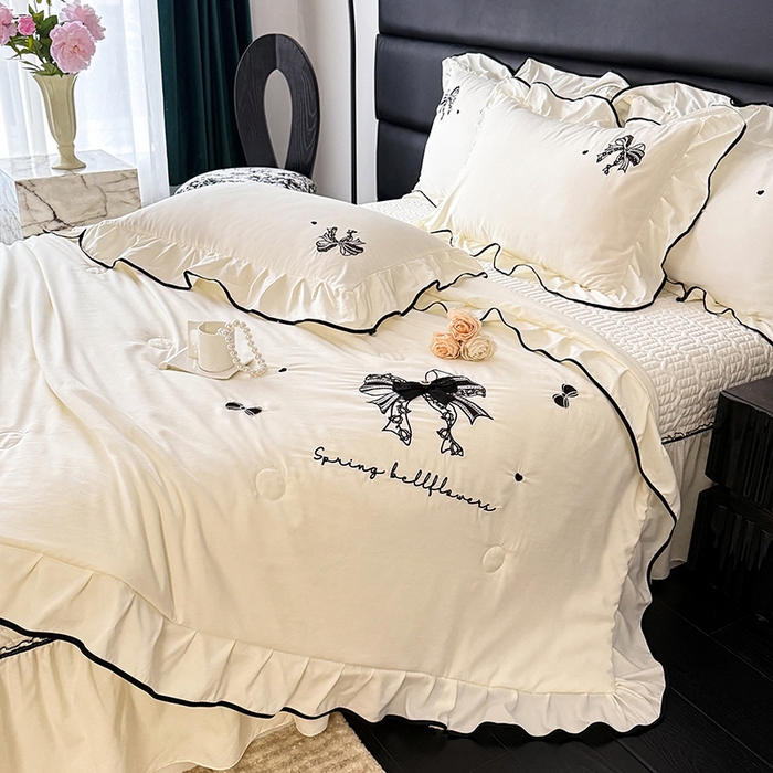 91家纺网 家纺一手货源 找家纺 绒棉世家 2026春夏新款多功能夏被床盖四件套刺绣 赫本-白