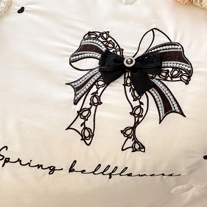 91家纺网 家纺一手货源 找家纺 绒棉世家 2026春夏新款多功能夏被床盖四件套刺绣 赫本-白