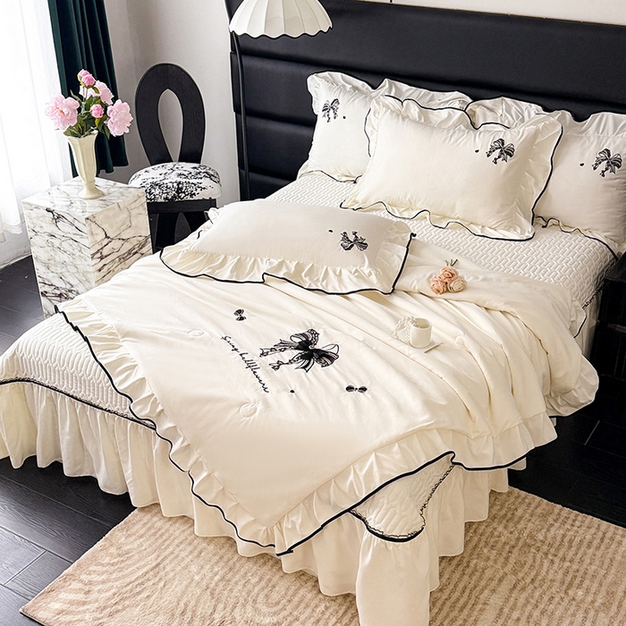 91家纺网 家纺一手货源 找家纺 绒棉世家 2026春夏新款多功能夏被床盖四件套刺绣 赫本-白