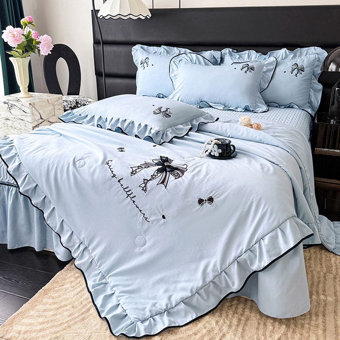 91家纺网 家纺一手货源 找家纺 绒棉世家 2026春夏新款多功能夏被床盖四件套刺绣 赫本-兰