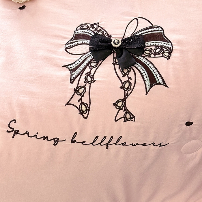 91家纺网 家纺一手货源 找家纺 绒棉世家 2026春夏新款多功能夏被床盖四件套刺绣 赫本-粉