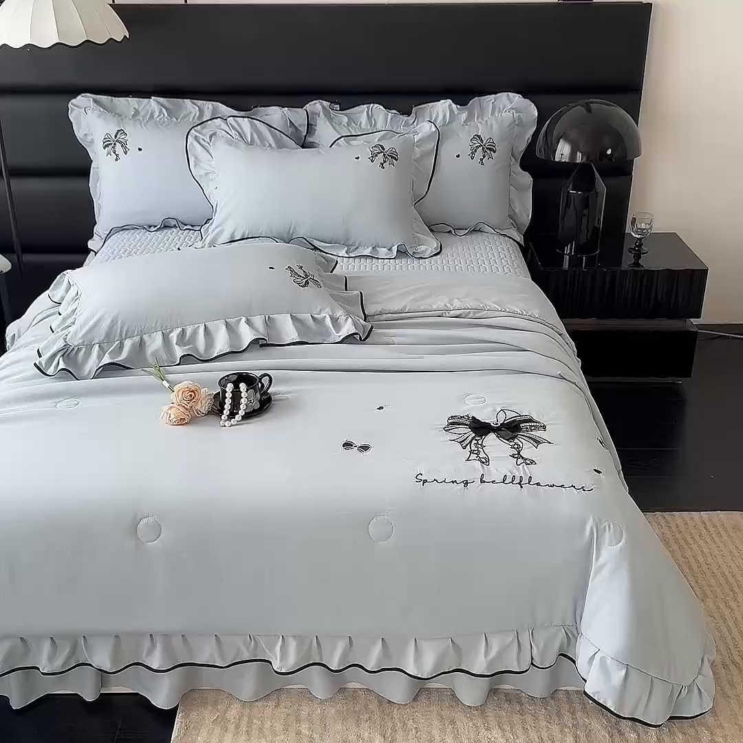 91家纺网 家纺一手货源 找家纺 绒棉世家 2026春夏新款多功能夏被床盖四件套刺绣 赫本-兰