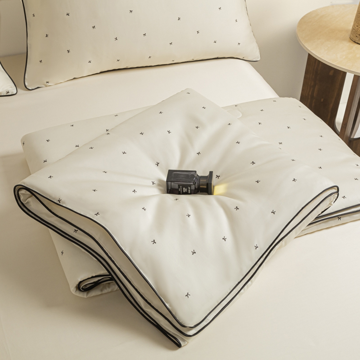 91家纺网 家纺一手货源 找家纺 （总）悦织湾家纺 2026新款天丝夏被四件套滚边款冰丝空调被夏凉被夏凉冰爽床上用品三4件套