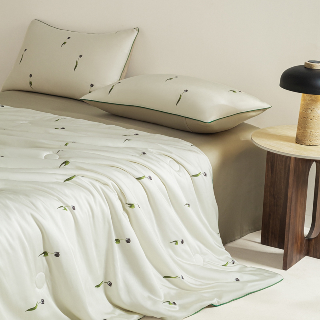 91家纺网 家纺一手货源 找家纺 悦织湾家纺 2026新款天丝夏被四件套滚边款冰丝空调被夏凉被夏凉冰爽床上用品三4件套 奶杏郁金香