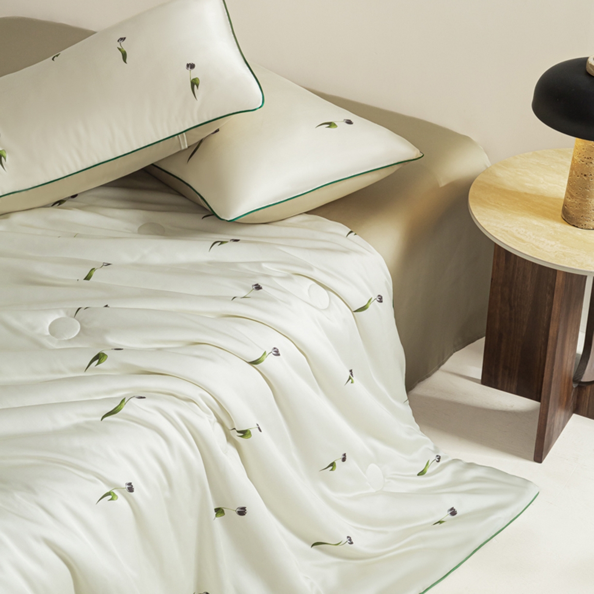 91家纺网 家纺一手货源 找家纺 悦织湾家纺 2026新款天丝夏被四件套滚边款冰丝空调被夏凉被夏凉冰爽床上用品三4件套 奶杏郁金香