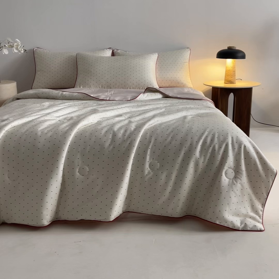 91家纺网 家纺一手货源 找家纺 悦织湾家纺 2026新款天丝夏被四件套滚边款冰丝空调被夏凉被夏凉冰爽床上用品三4件套 夜影郁香