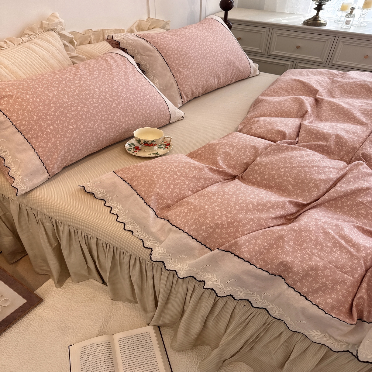 91家纺网 家纺一手货源 找家纺 菊上家纺 2026新款全棉复古小碎花花边款系列 初禾