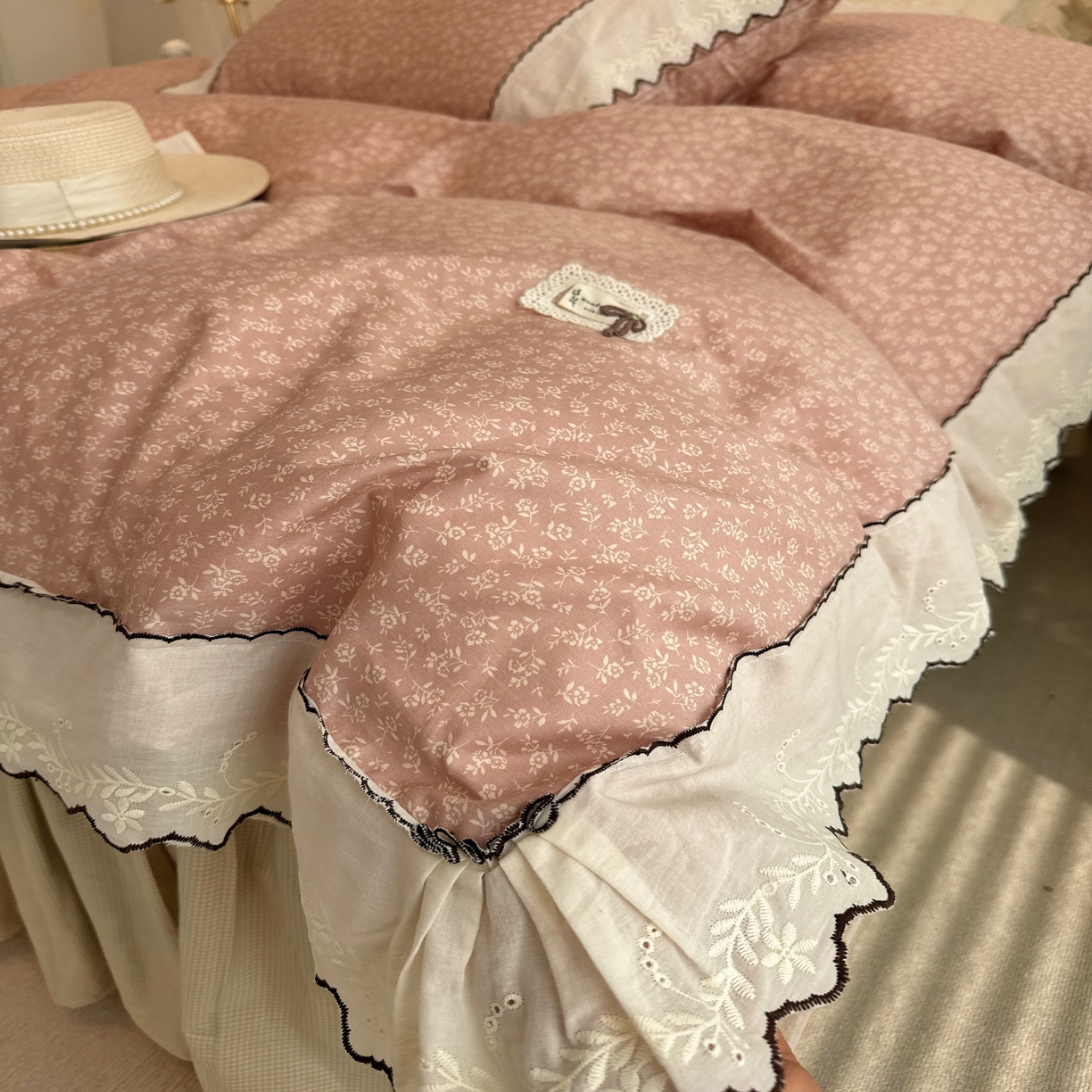 91家纺网 家纺一手货源 找家纺 菊上家纺 2026新款全棉复古小碎花花边款系列 初禾