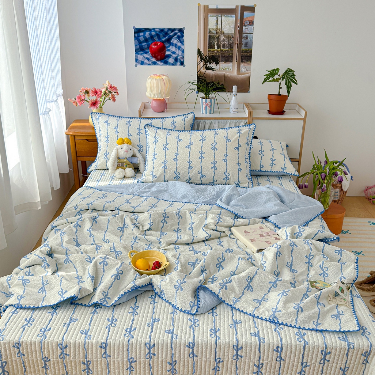 91家纺网 家纺一手货源 找家纺 赫梵茜 2026新款泡芙双层沙贝壳绣床盖夏被四件套可配多功能夏被夏凉被空调被四件套 蓝蝴蝶结