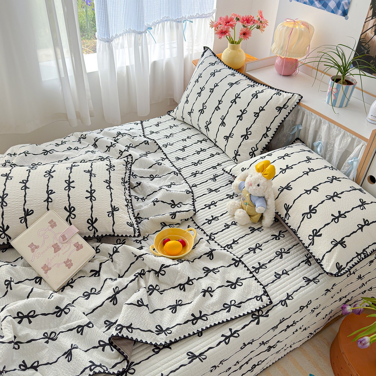 91家纺网 家纺一手货源 找家纺 赫梵茜 2026新款泡芙双层沙贝壳绣床盖夏被四件套可配多功能夏被夏凉被空调被四件套 黑蝴蝶结