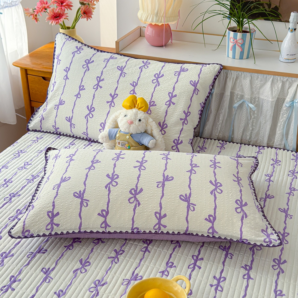 91家纺网 家纺一手货源 找家纺 赫梵茜 2026新款泡芙双层沙贝壳绣床盖夏被四件套可配多功能夏被夏凉被空调被四件套 紫蝴蝶结