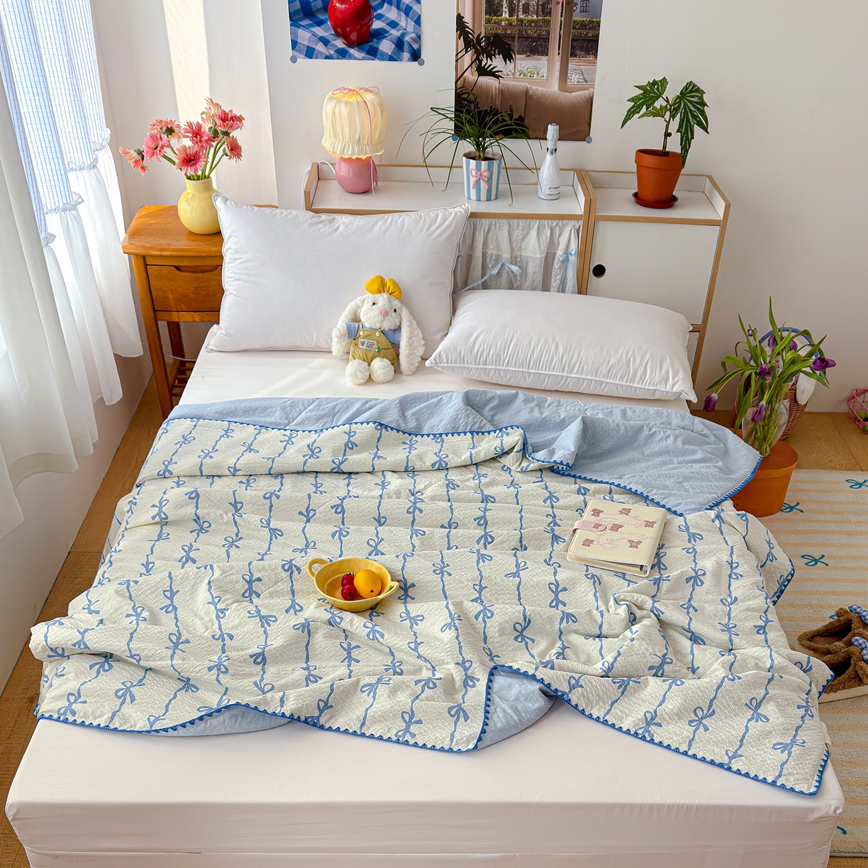 91家纺网 家纺一手货源 找家纺 赫梵茜 2026新款泡芙双层沙贝壳绣床盖夏被四件套可配多功能夏被夏凉被空调被四件套 蓝蝴蝶结