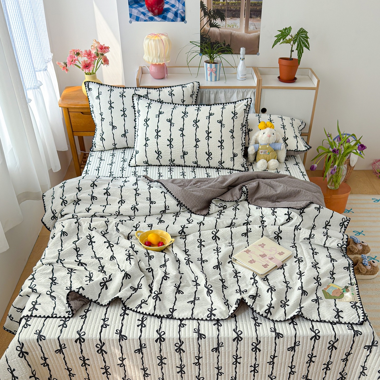 91家纺网 家纺一手货源 找家纺 赫梵茜 2026新款泡芙双层沙贝壳绣床盖夏被四件套可配多功能夏被夏凉被空调被四件套 黑蝴蝶结