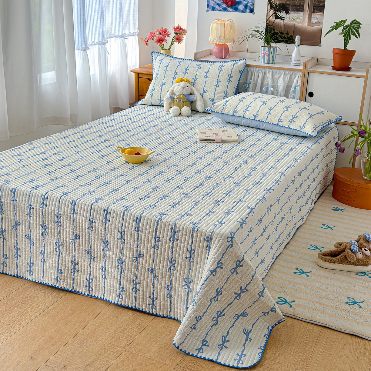 91家纺网 家纺一手货源 找家纺 赫梵茜 2026新款泡芙双层沙贝壳绣床盖夏被四件套可配多功能夏被夏凉被空调被四件套 蓝蝴蝶结