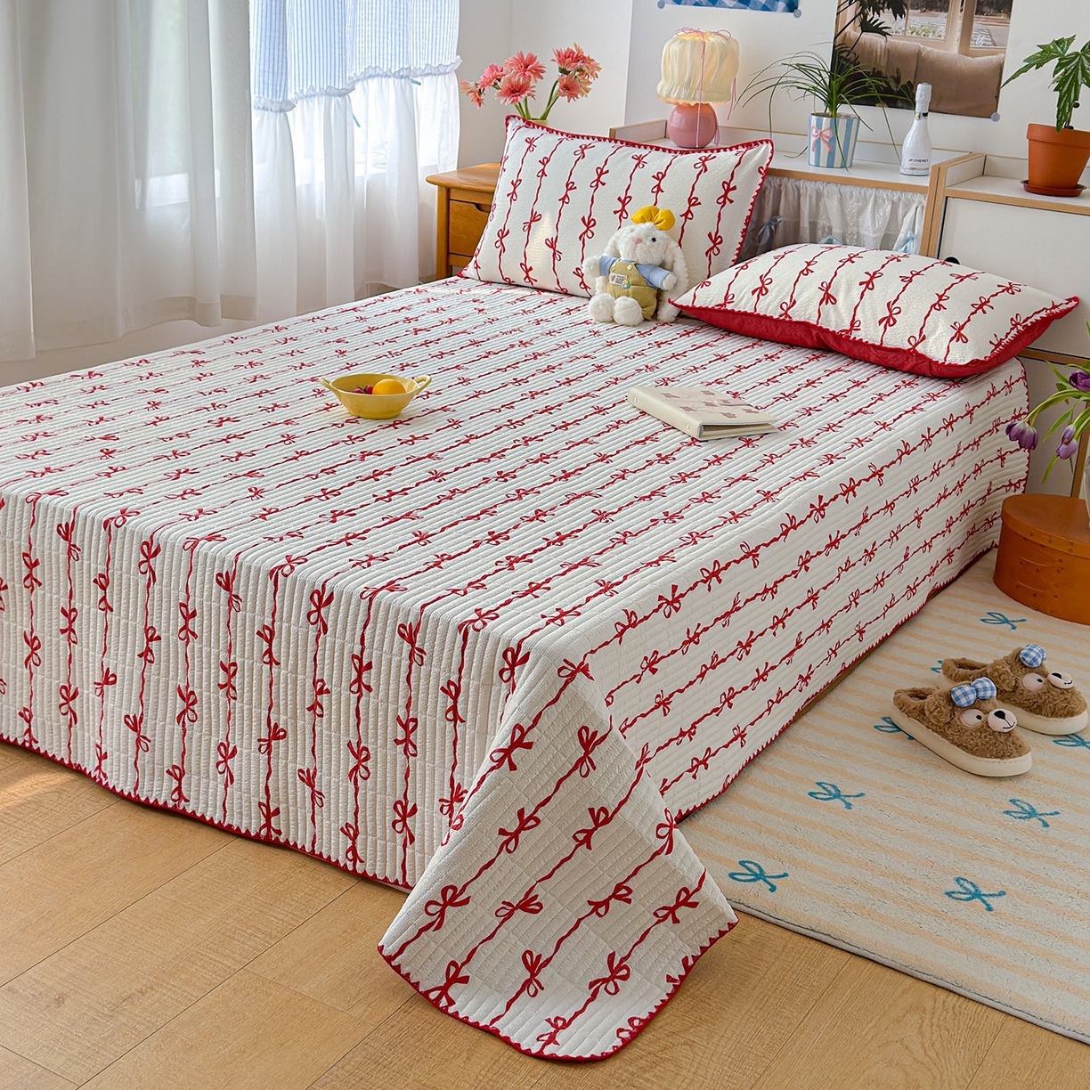 91家纺网 家纺一手货源 找家纺 赫梵茜 2026新款泡芙双层沙贝壳绣床盖夏被四件套可配多功能夏被夏凉被空调被四件套 红蝴蝶结