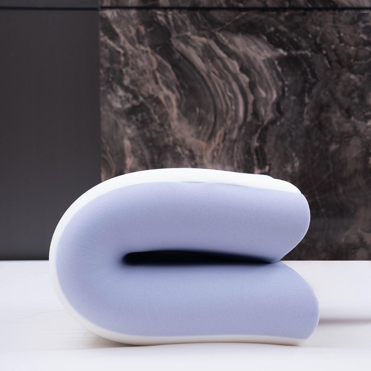 91家纺网 家纺一手货源 找家纺 忆之朵枕业 2026新款云朵护颈记忆枕  枕头枕芯 拼色（有枕套）8cm/只