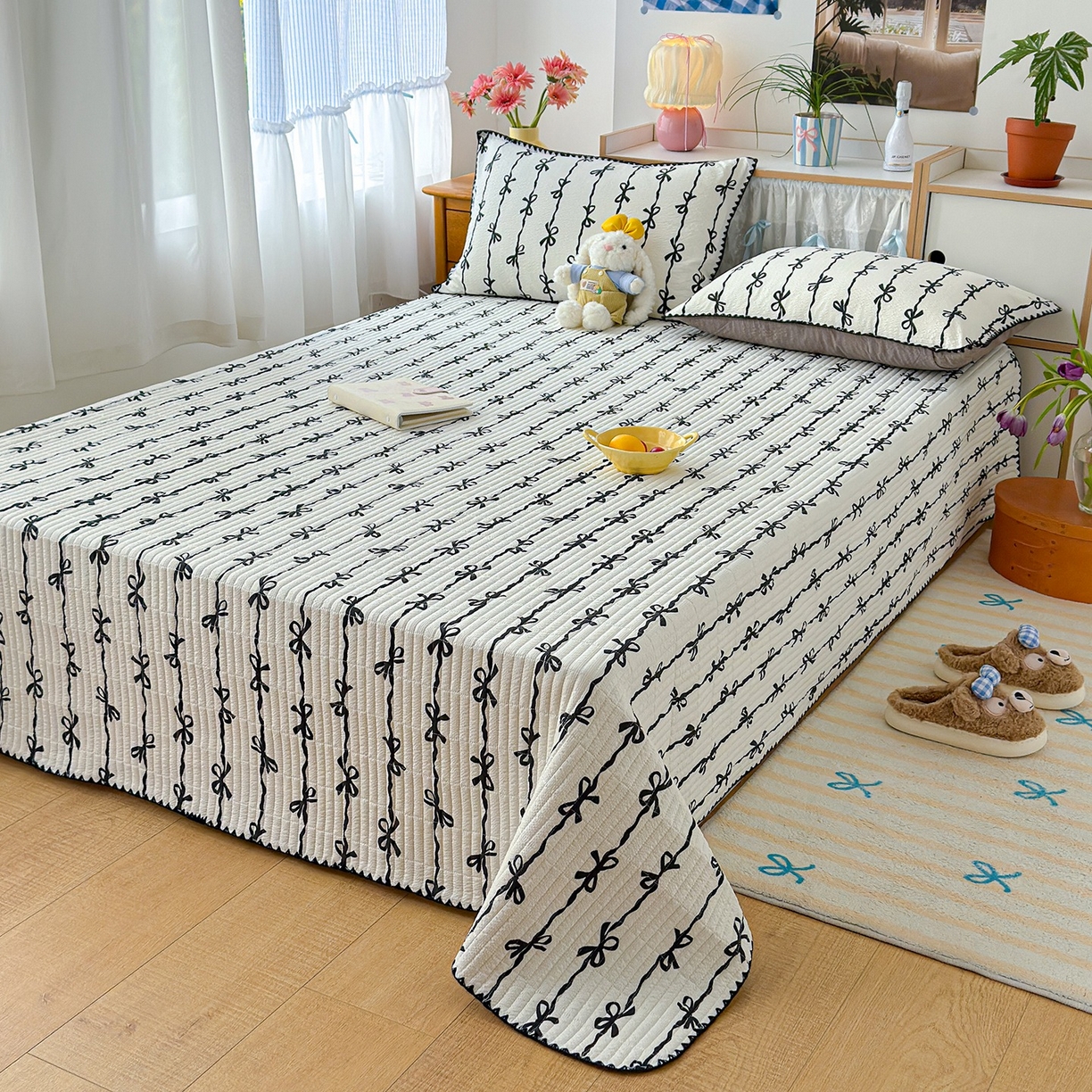 91家纺网 家纺一手货源 找家纺 赫梵茜 2026新款泡芙双层沙贝壳绣床盖夏被四件套可配多功能夏被夏凉被空调被四件套 黑蝴蝶结