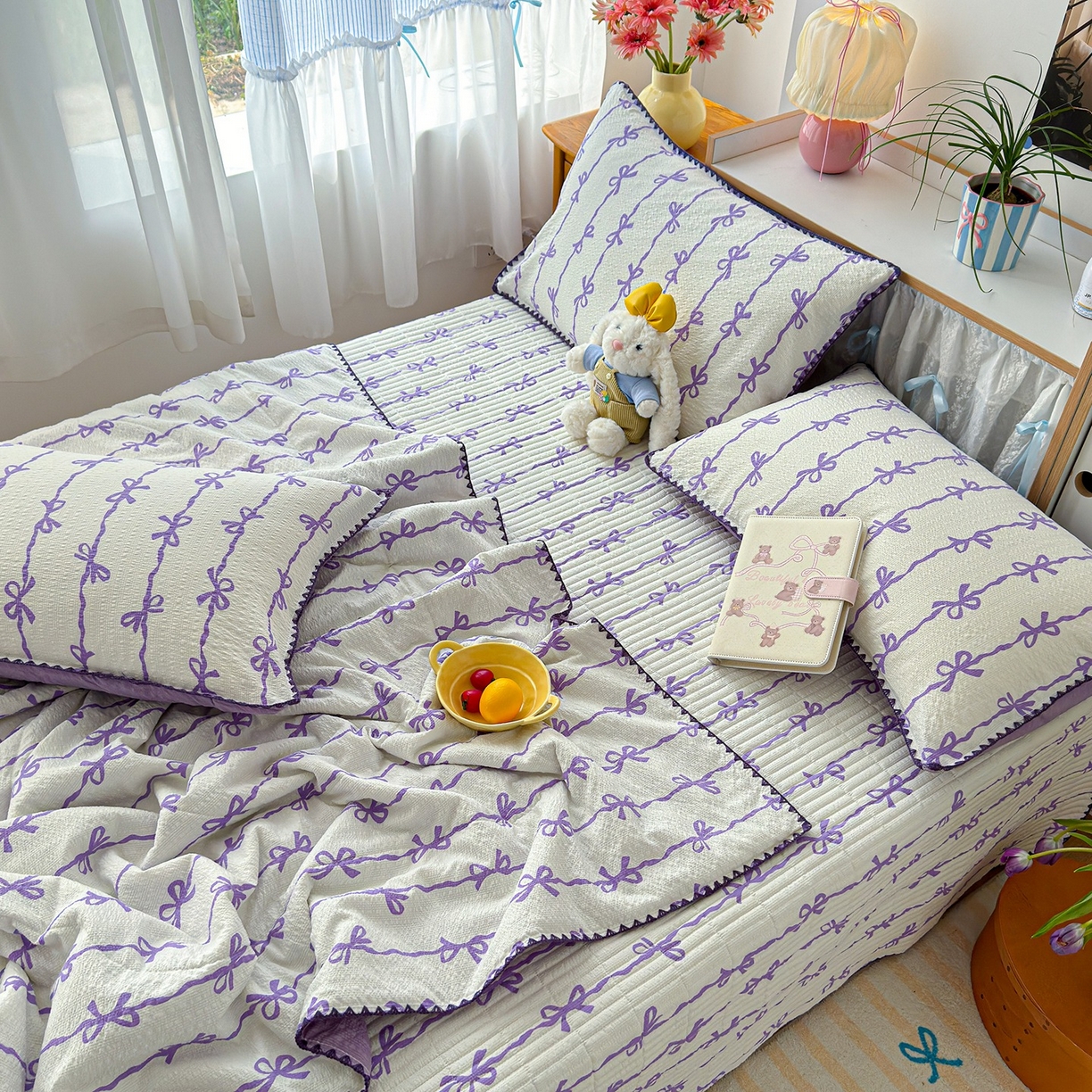 91家纺网 家纺一手货源 找家纺 赫梵茜 2026新款泡芙双层沙贝壳绣床盖夏被四件套可配多功能夏被夏凉被空调被四件套 紫蝴蝶结