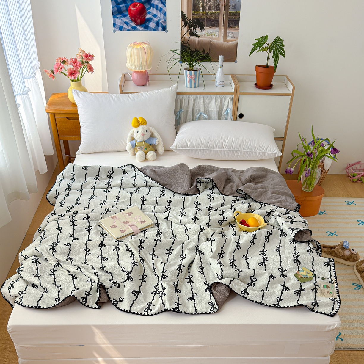 91家纺网 家纺一手货源 找家纺 赫梵茜 2026新款泡芙双层沙贝壳绣床盖夏被四件套可配多功能夏被夏凉被空调被四件套 黑蝴蝶结