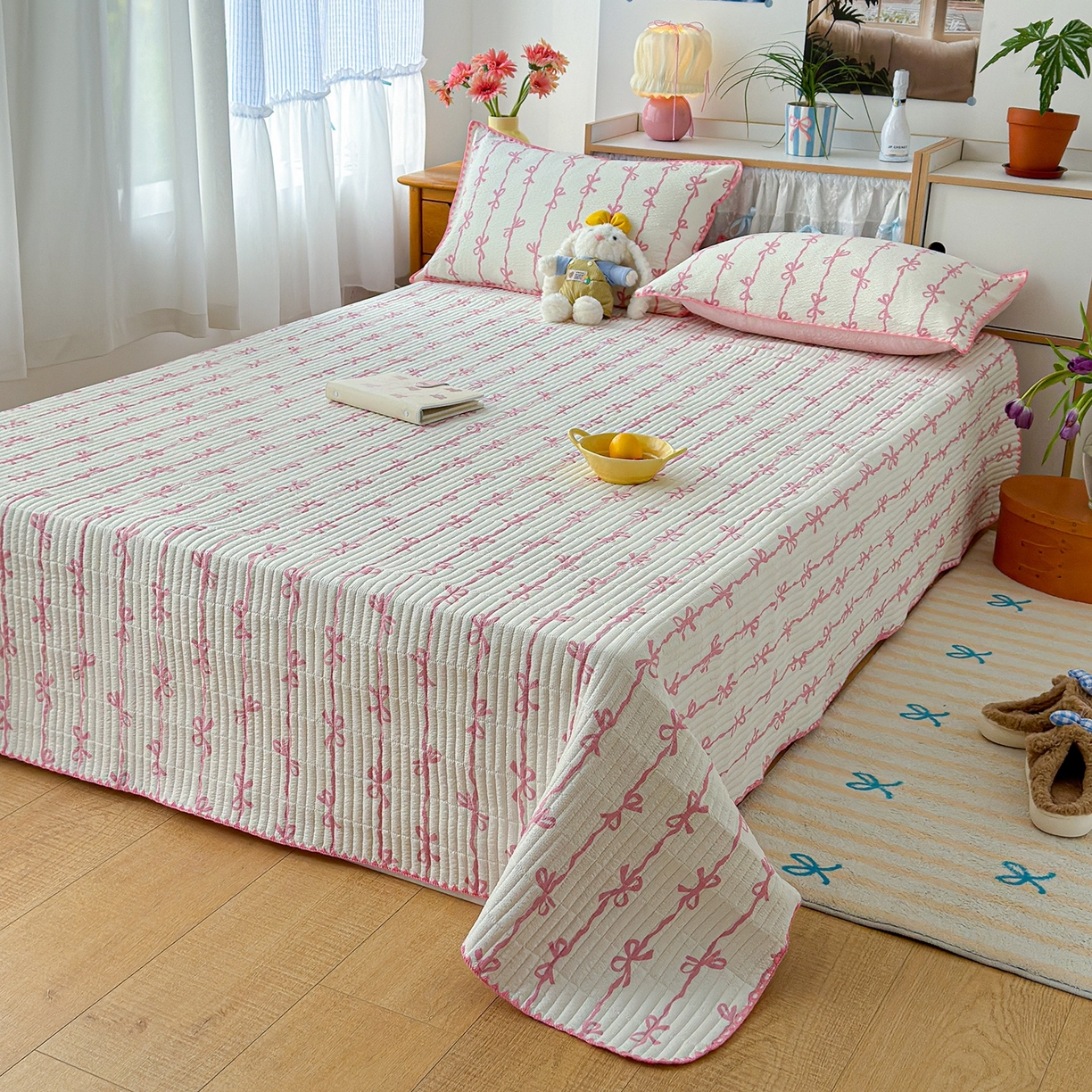 91家纺网 家纺一手货源 找家纺 赫梵茜 2026新款泡芙双层沙贝壳绣床盖夏被四件套可配多功能夏被夏凉被空调被四件套 粉蝴蝶结